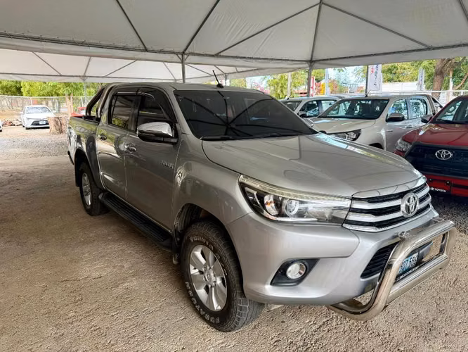 Toyota Hilux SRV año 2019