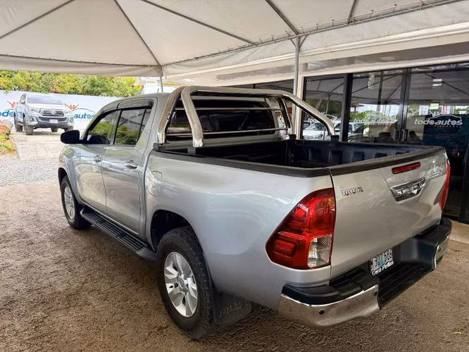 Toyota Hilux SRV año 2019