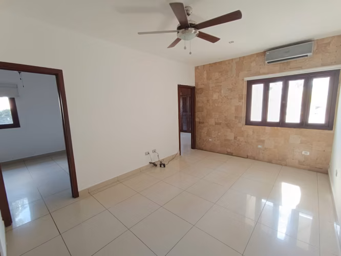 Renta en las colinas casa con finos acabados - Imagen 2