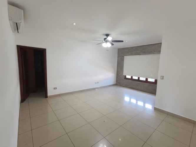 Renta en las colinas casa con finos acabados - Imagen 9