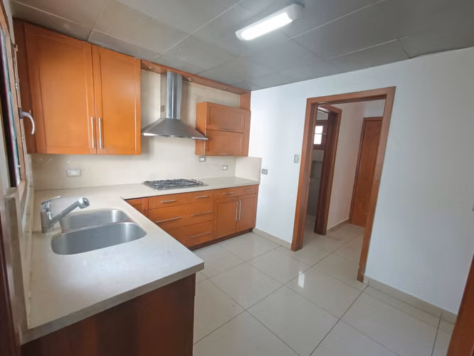 Renta en las colinas casa con finos acabados - Imagen 11