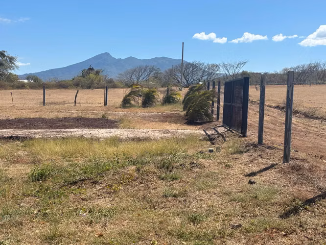 Casa A ESTRENAR de 3 habitaciones con piscina