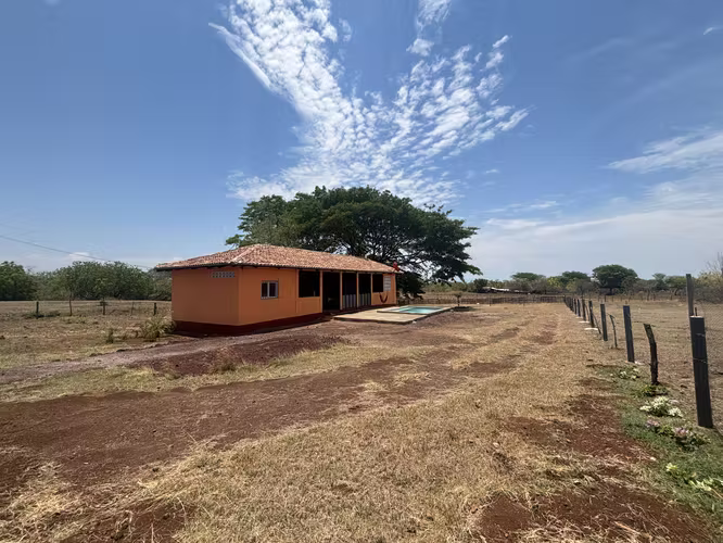 Casa A ESTRENAR de 3 habitaciones con piscina