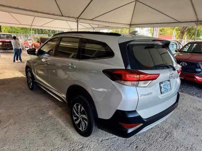 Toyota Rush año 2023 - Imagen 3