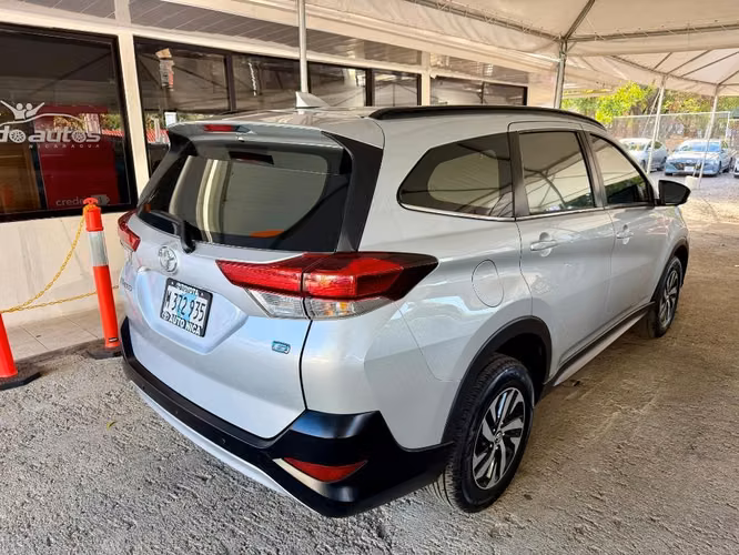 Toyota Rush año 2023 - Imagen 2