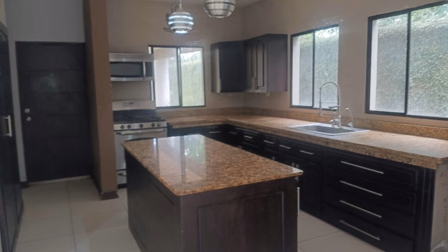 FH- Casa en Renta en Las Colinas - Imagen 6