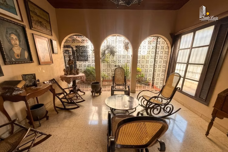 Propiedad en venta – preciosos lotes con casa en las colinas / LL