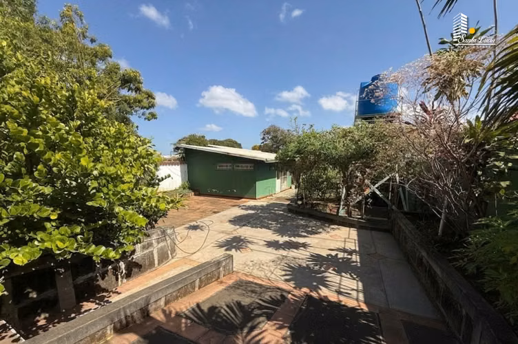 Propiedad en venta – preciosos lotes con casa en las colinas / LL
