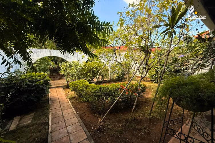 Propiedad en venta – preciosos lotes con casa en las colinas / LL