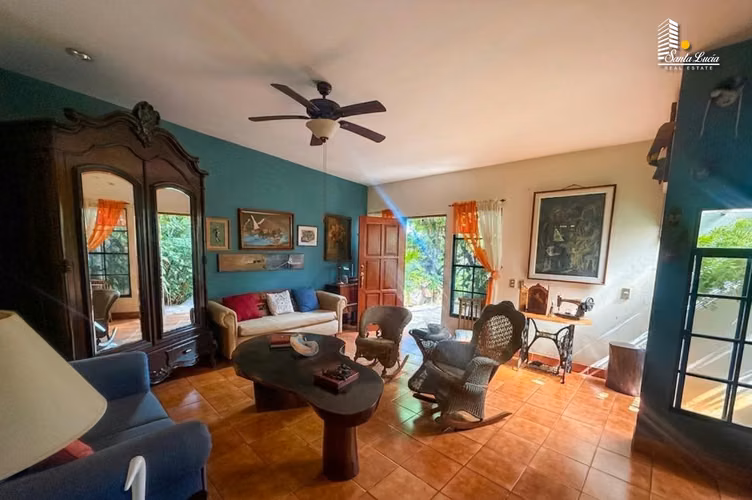 Propiedad en venta – preciosos lotes con casa en las colinas / LL