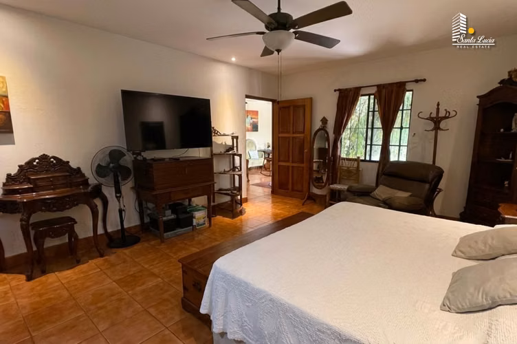 Propiedad en venta – preciosos lotes con casa en las colinas / LL