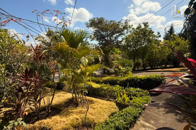 Propiedad en venta – preciosos lotes con casa en las colinas / LL