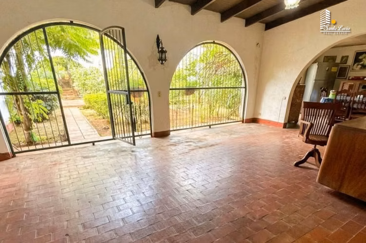 Propiedad en venta – preciosos lotes con casa en las colinas / LL