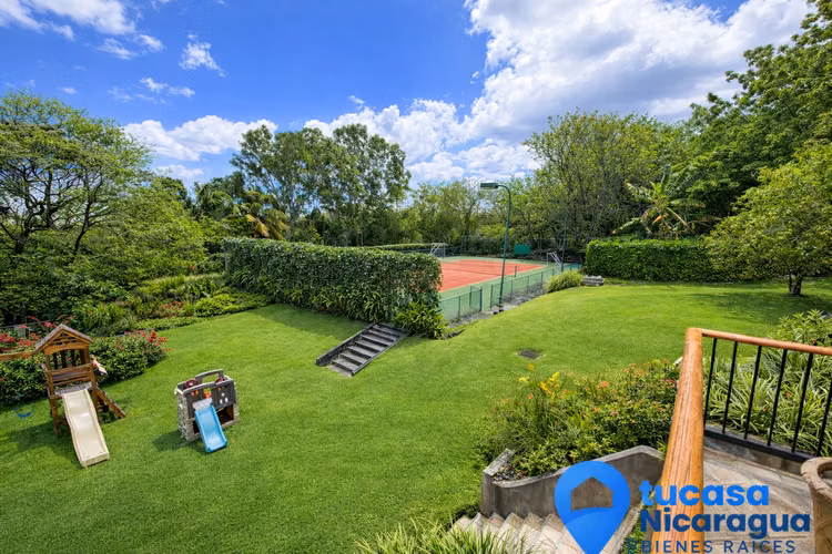 Se Renta Mansión en Santo Domingo – 5 Habitaciones | Piscina