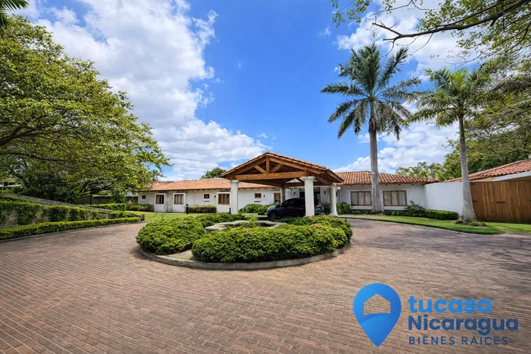 Se Renta Mansión en Santo Domingo – 5 Habitaciones | Piscina