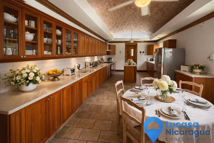 Se Renta Mansión en Santo Domingo – 5 Habitaciones | Piscina