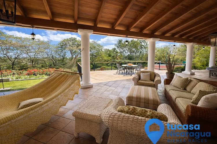 Se Renta Mansión en Santo Domingo – 5 Habitaciones | Piscina