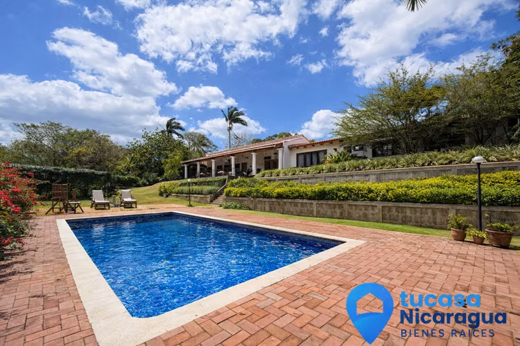 Se Renta Mansión en Santo Domingo – 5 Habitaciones | Piscina