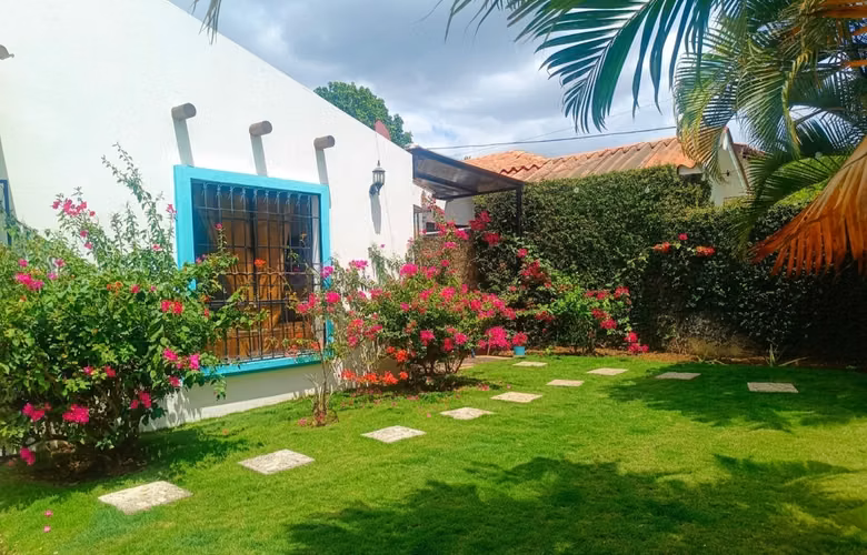 Vendo Casa en Carretera a Masaya cerca de las Colinas dentro de  Residencial MP