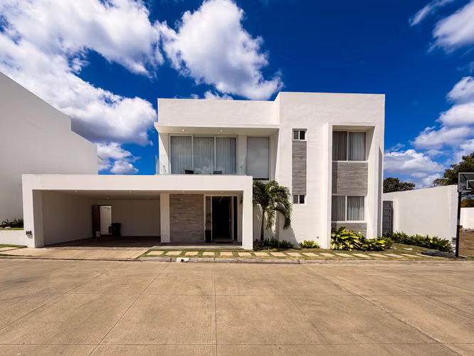 Modern House for Sale in Balcones de Santo Domingo