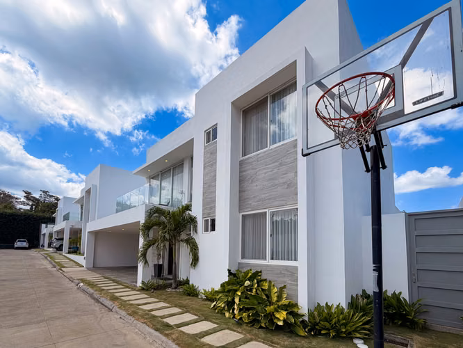 Moderna Casa en Venta en Balcones de Santo Domingo - Imagen 2