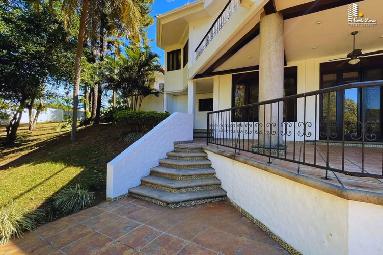 Casa de Dos Plantas en Venta – Villa Fontana Sur/ LL