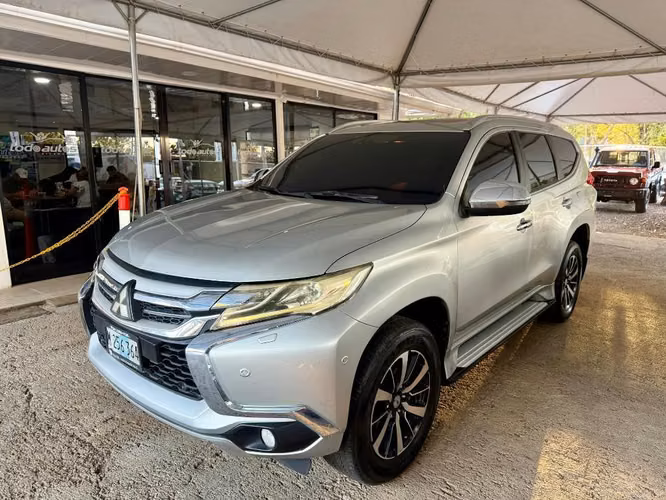 Mitsubishi Montero año 2016