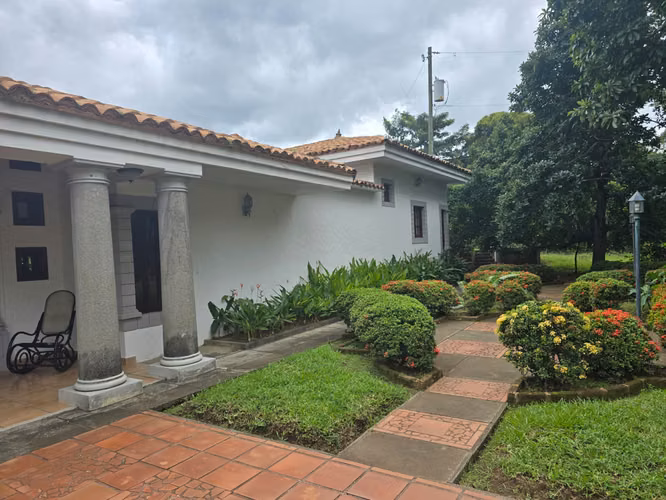 Se Vende Hermosa Casa en Carretera Sur. CV - Imagen 6