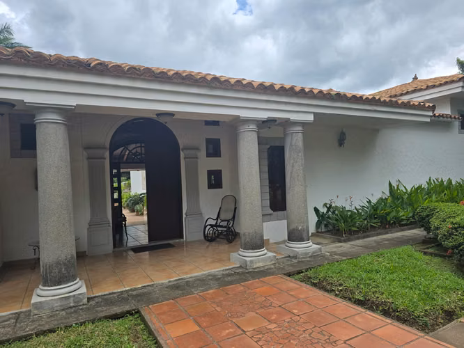 Se Vende Hermosa Casa en Carretera Sur. CV - Imagen 4