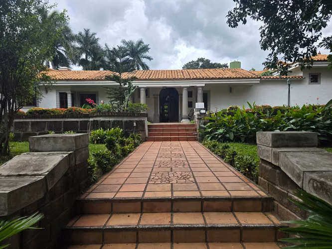 Se Vende Hermosa Casa en Carretera Sur. CV - Imagen 2