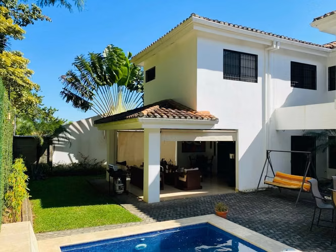 Casa con Piscina en Condominio Km 11 – Precio Rebajado de $345K a $339K - Imagen 2