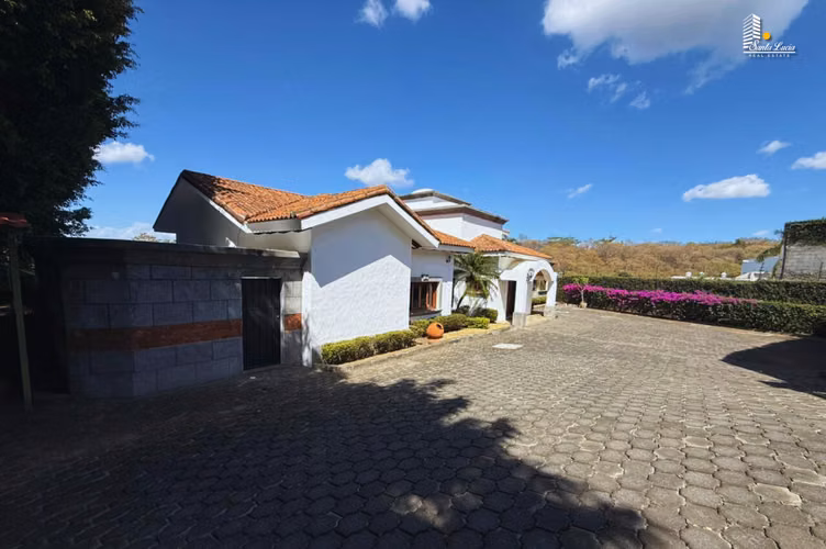 AMPLIA CASA EN VENTA - VILLA FONTANA SUR LL
