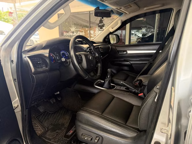 Toyota Hilux SRV  año 2018 mecánica