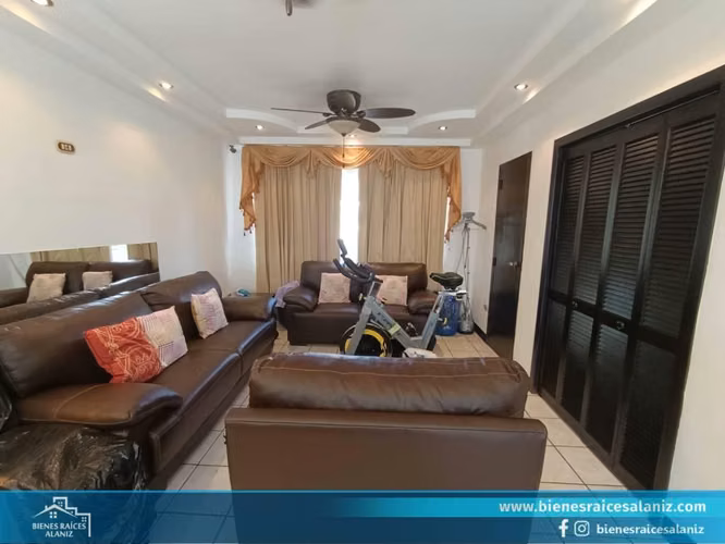 Vendo Casa en Las Colinda - VZ