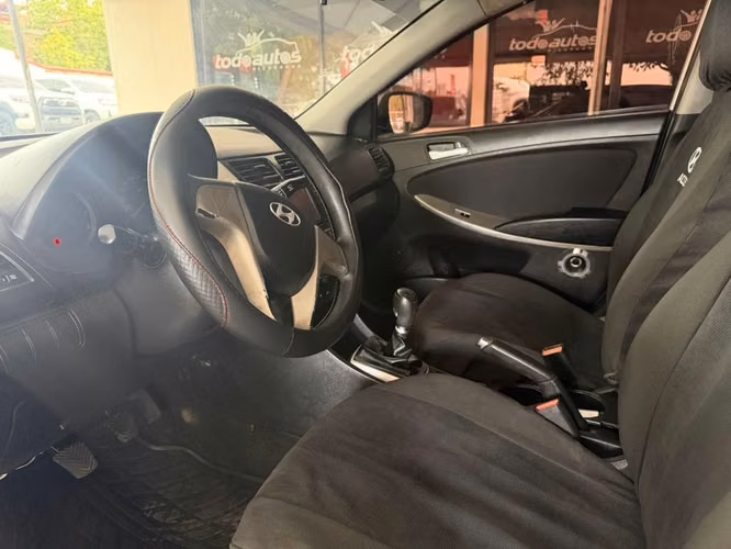 Hyundai Accent Blue año 2017