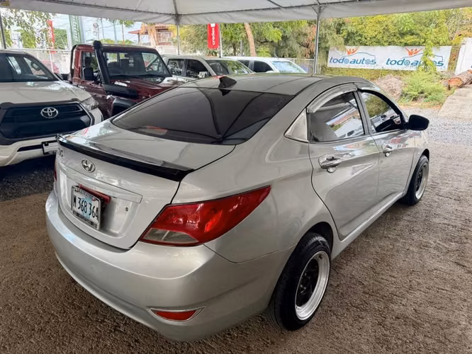 Hyundai Accent Blue año 2017
