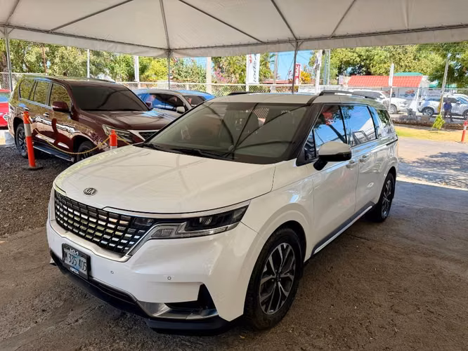 Furgoneta Kia Carnival año 2021