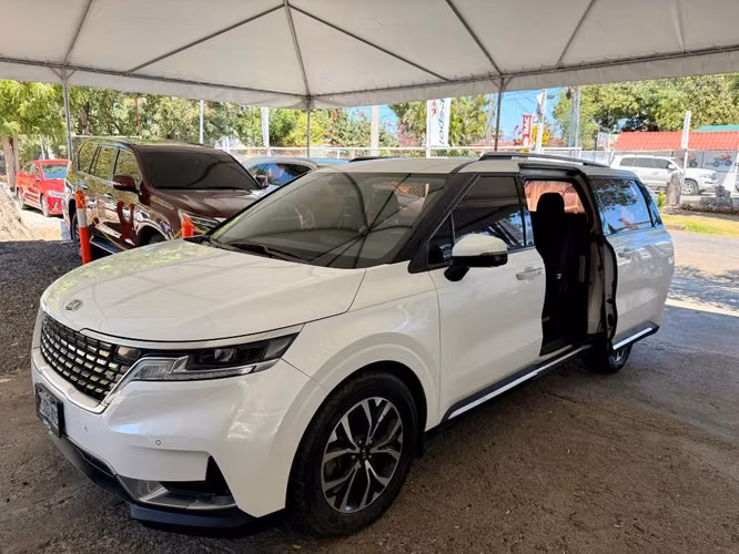 Furgoneta Kia Carnival año 2021