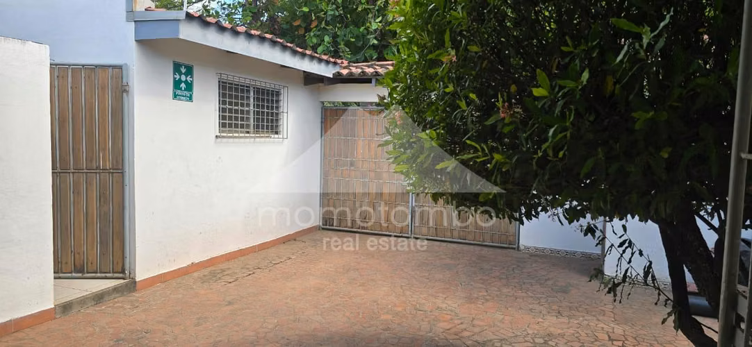 Casa en Venta Colonial Los Robles, Managua
