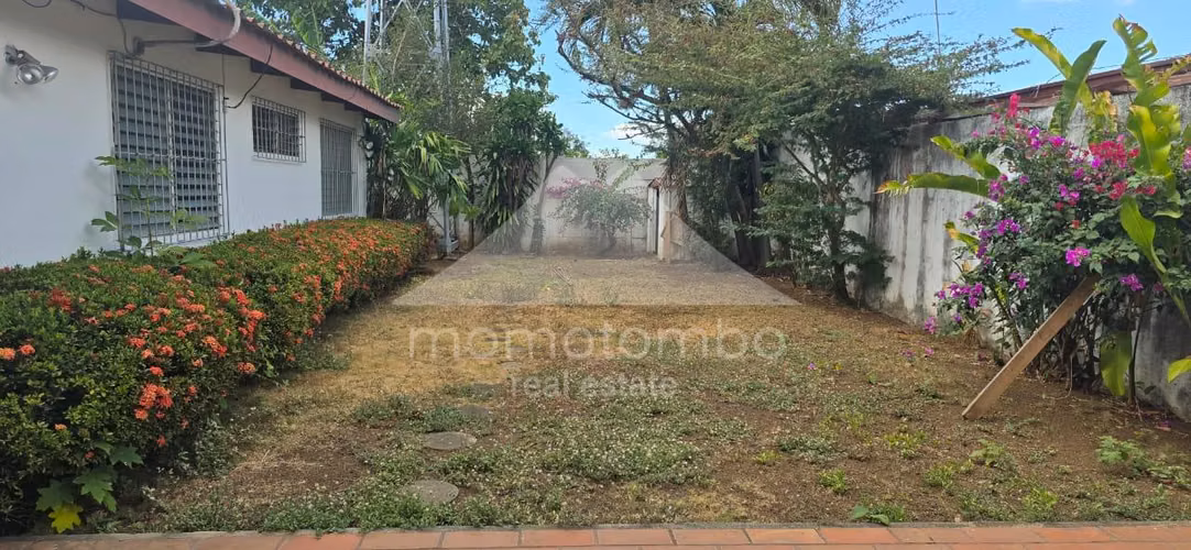 Casa en Venta Colonial Los Robles, Managua