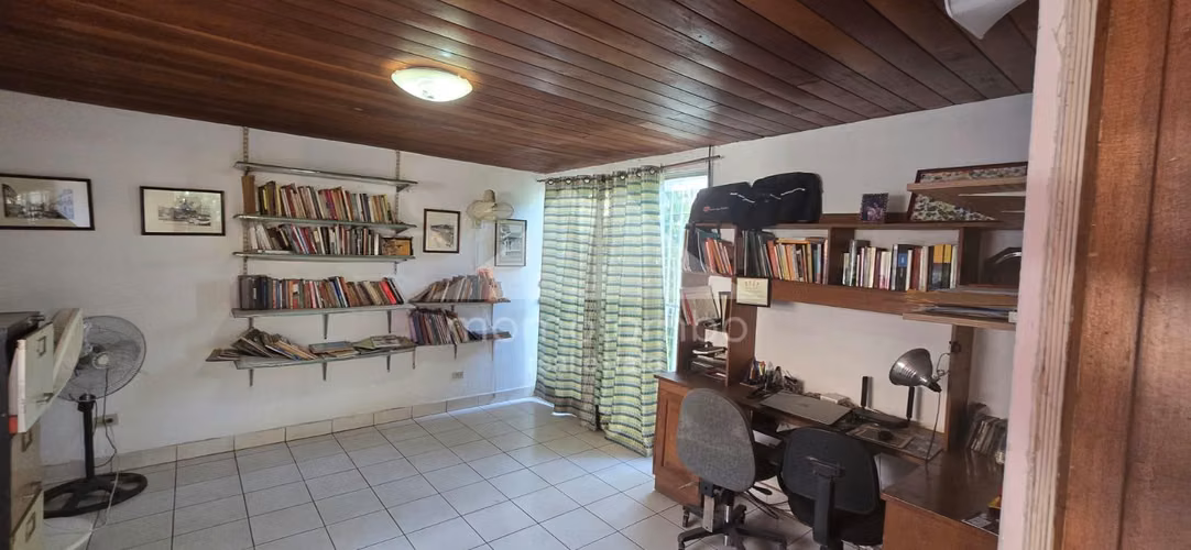 Casa en Venta Colonial Los Robles, Managua
