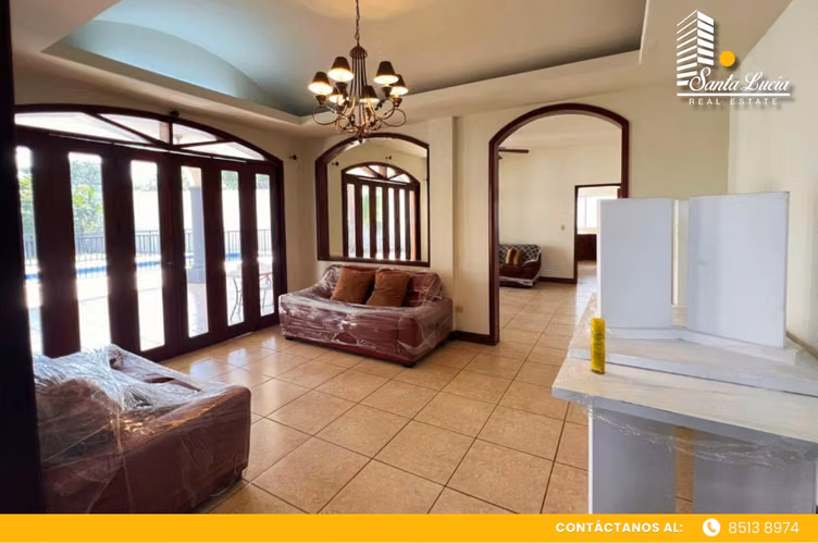 Hermosa Casa en Renta - Santo Domingo / LL