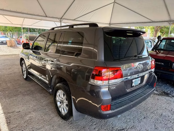 Toyota Land Cruiser VX V8 año 2016