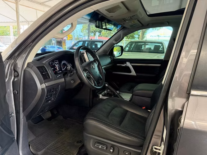 Toyota Land Cruiser VX V8 año 2016