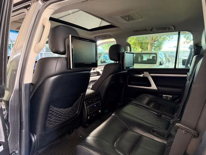 Toyota Land Cruiser VX V8 año 2016