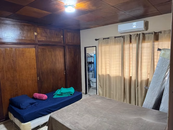 VENDO amplia casa en Bolonia