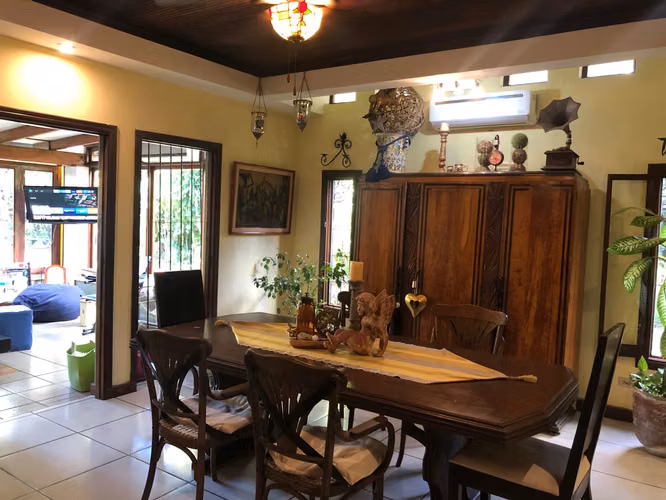 Amplia casa en Santo Domingo