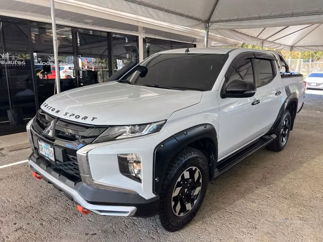 Mitsubishi L200 año 2024 - Imagen 4