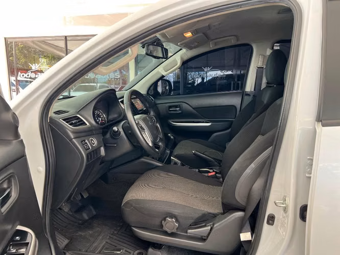 Mitsubishi L200 año 2024 - Imagen 3