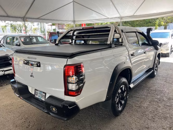 Mitsubishi L200 año 2024 - Imagen 2